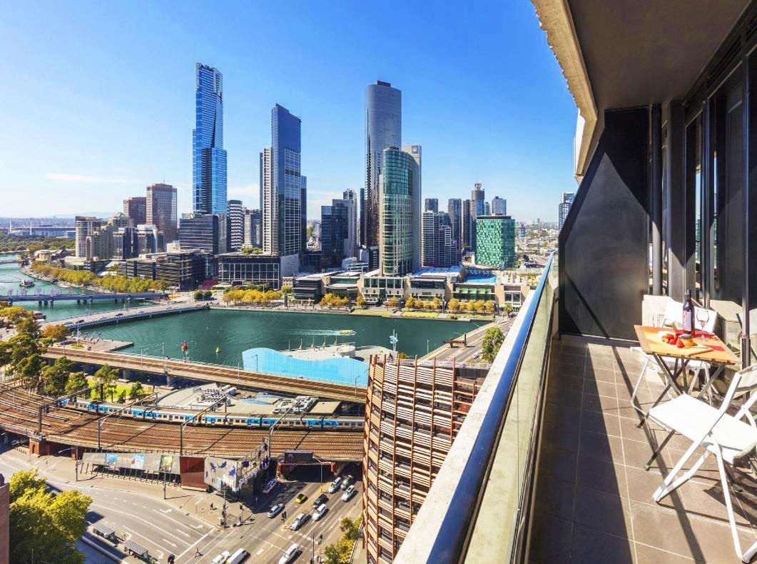 Aura On Flinders Serviced Apartments Melbourne Luaran gambar