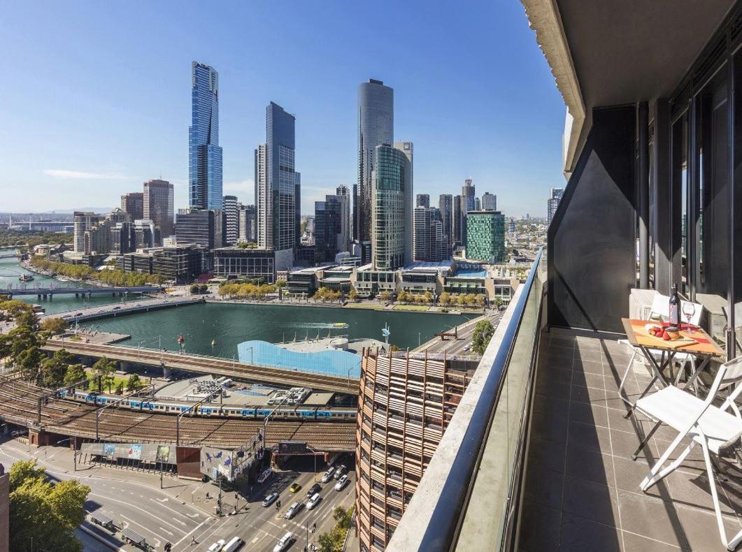 Aura On Flinders Serviced Apartments Melbourne Luaran gambar