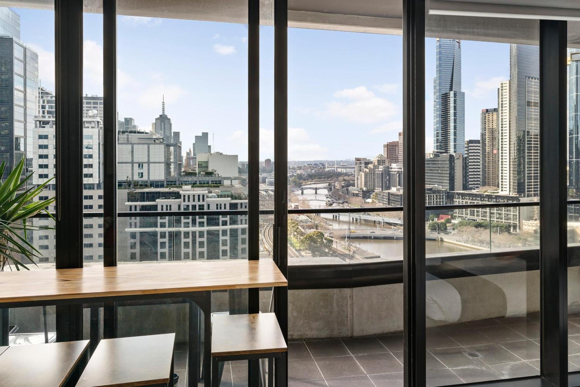 Aura On Flinders Serviced Apartments Melbourne Luaran gambar