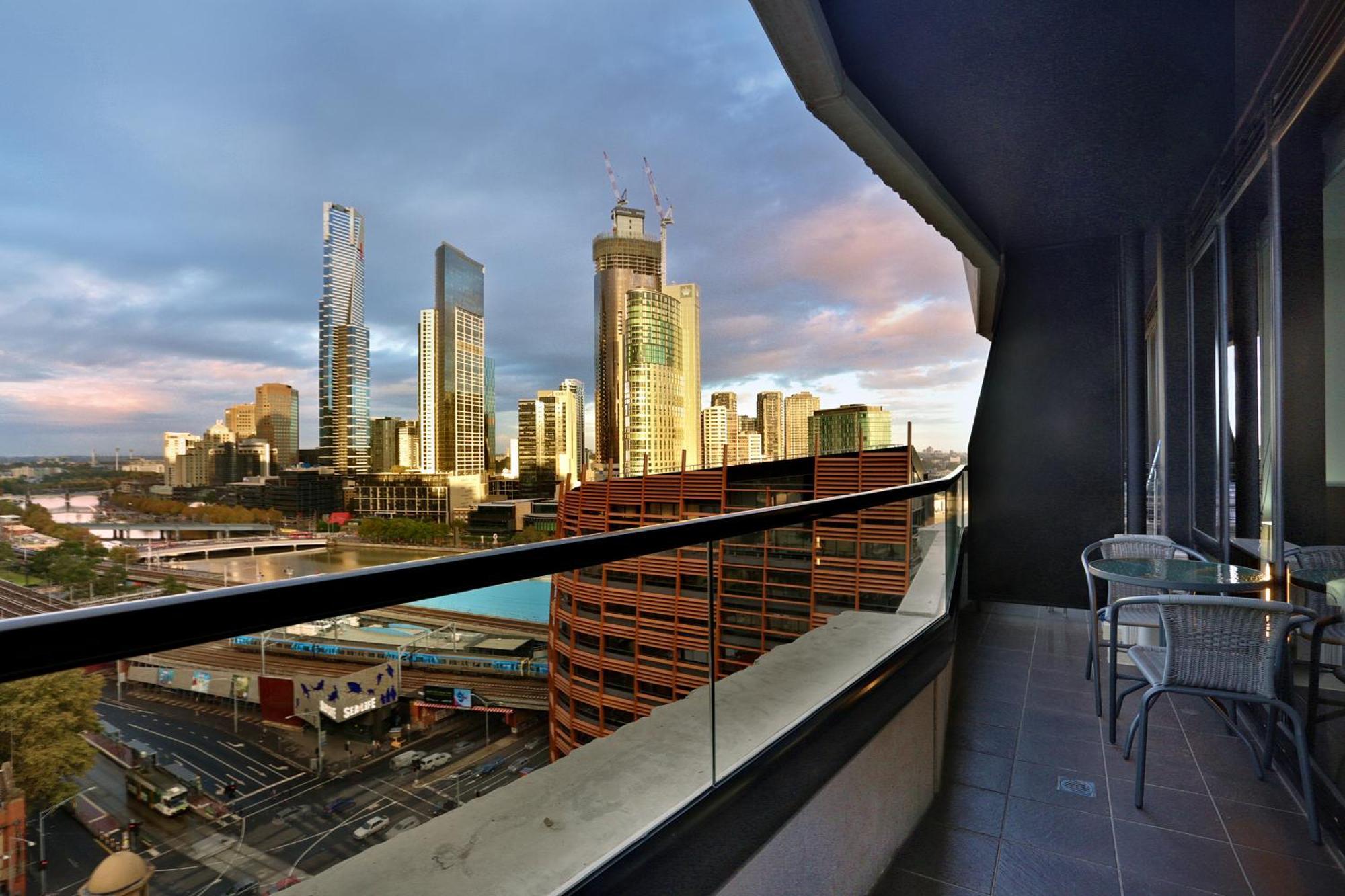 Aura On Flinders Serviced Apartments Melbourne Luaran gambar